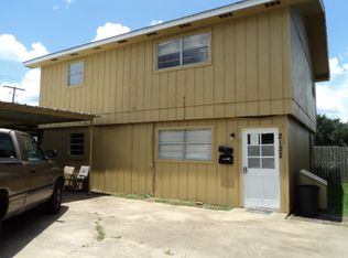 2122 7th St #B, Port Neches, TX 77651