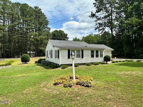 2nd image of 560 Clyde Pearce Rd