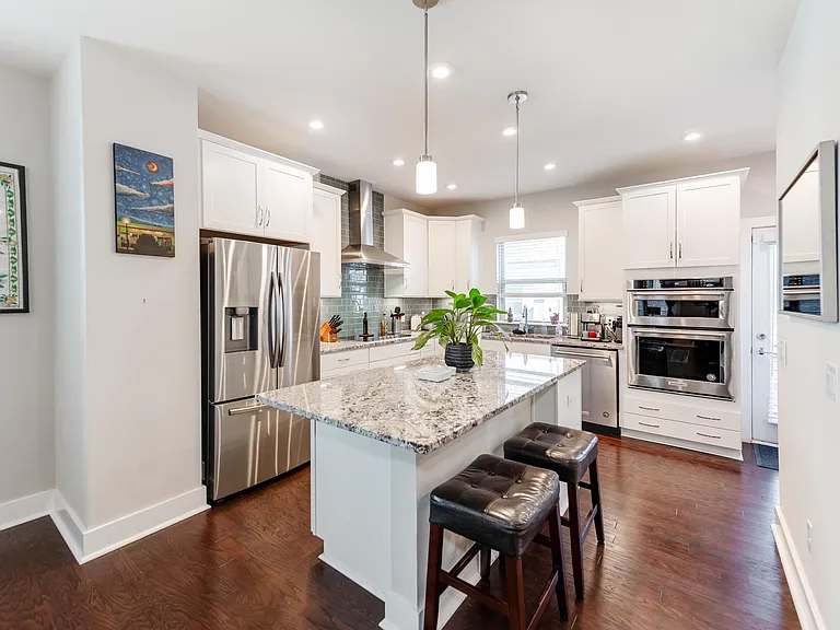 16031 Roscoe Ln — Photo 11