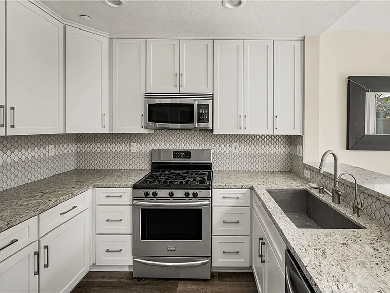 3441 E Berkshire Ct — Photo 18
