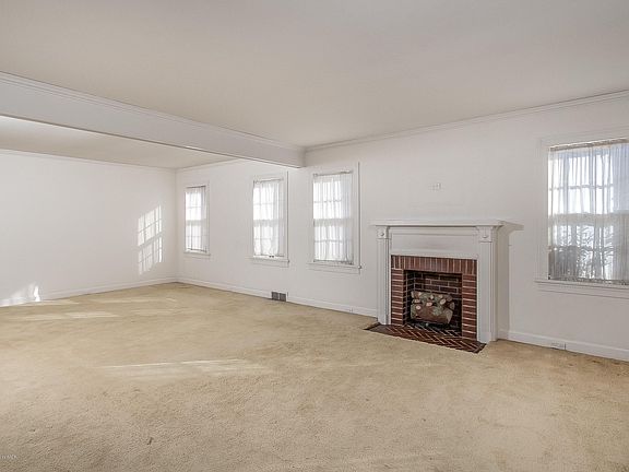 5th image of 1607 Parker St