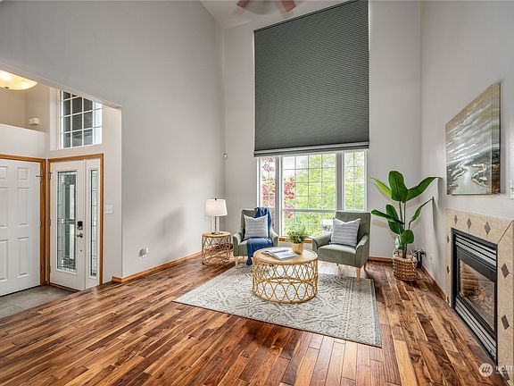 5th image of 629 Tufts Avenue E