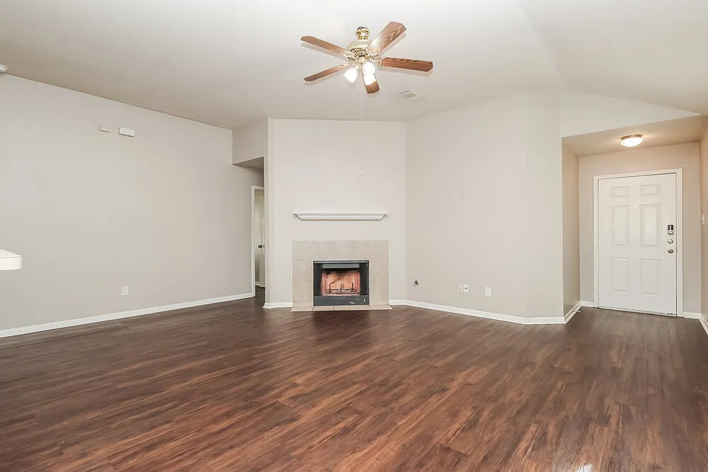 3 bed, 2.0 bath, 1495 sqft, $1,705 — Photo 4