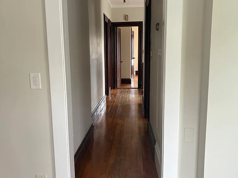 High ceilings, Bedrooms off hallway