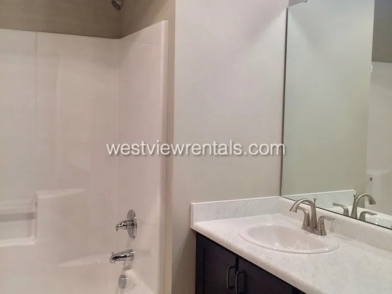 203 E Laurel St — Photo 410