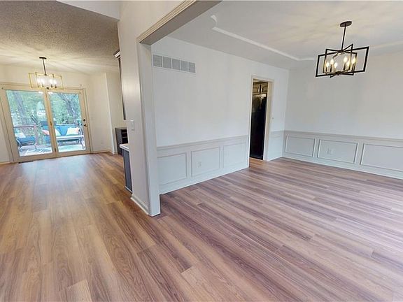 2nd image of 1733 Welleslay Ln