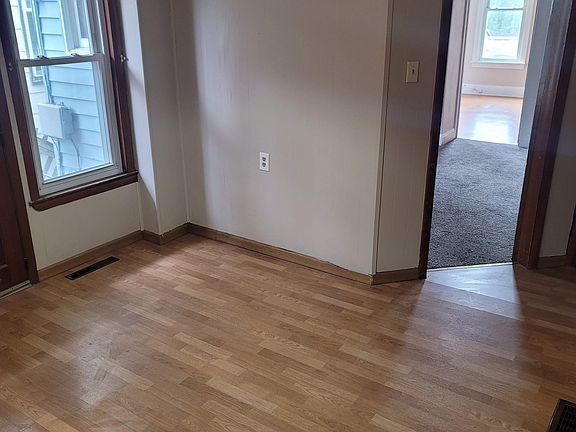 3rd image of 549 N Front St Floor 2