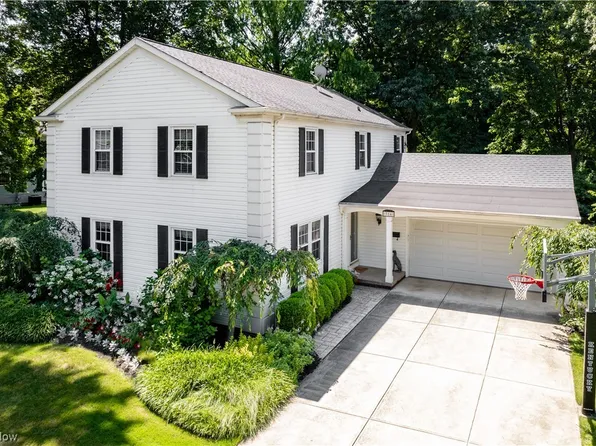 316 Appleblossom Ln, Bay Village, OH 44140