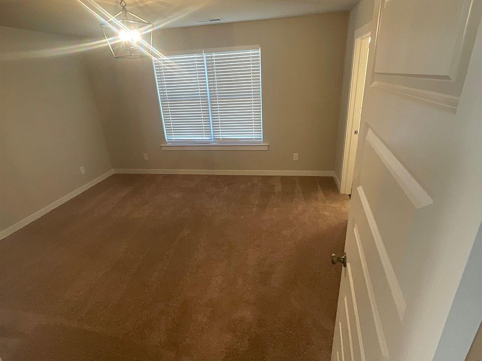 2nd image of 255 Buckhorn Cir