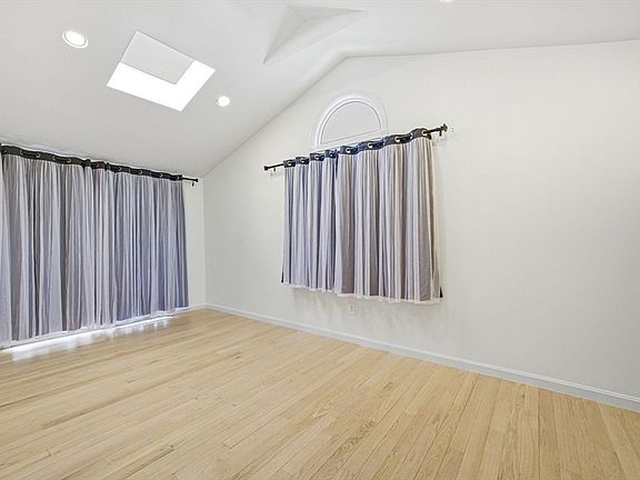 5th image of 2 Chestnut Ter