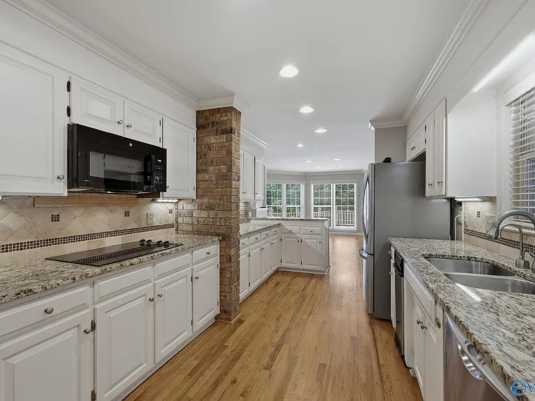 815 Baylor Dr SE — Photo 10