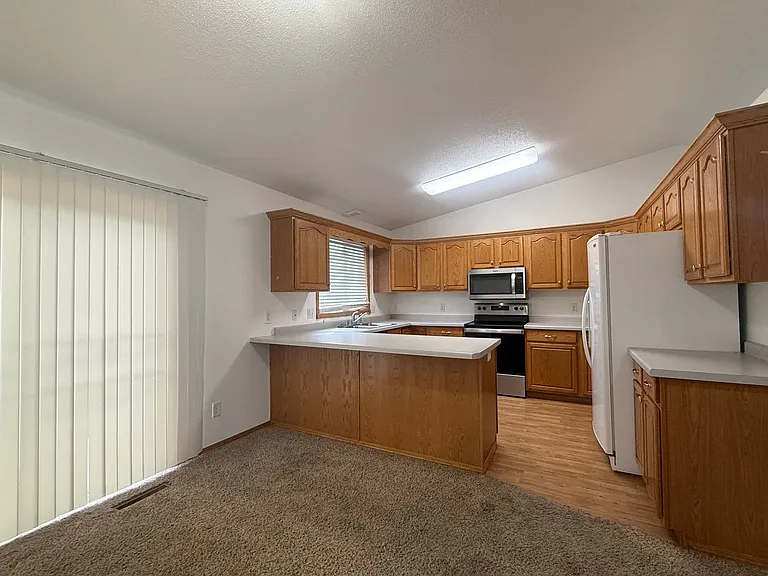 3029 Stonewall Dr — Photo 6