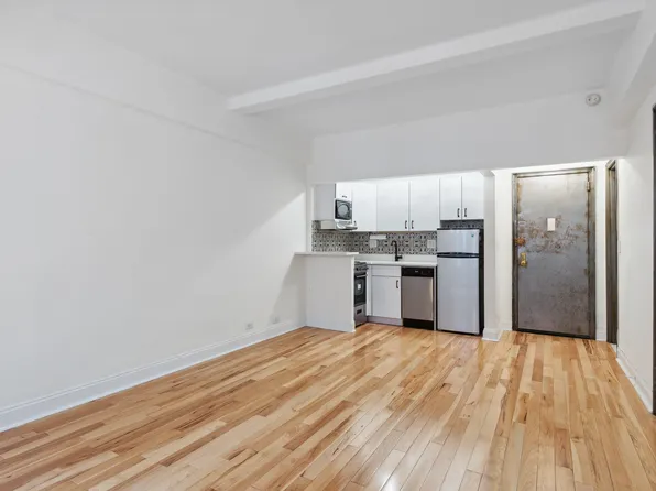 24 5th Avenue image 4 of 6