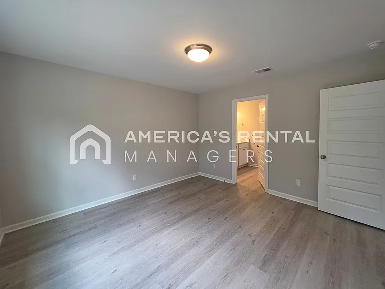 10303 Squires Way — Photo 38