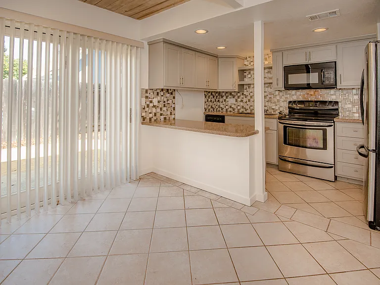 3121 Nantucket Ter — Photo 5