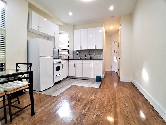 2nd image of 837 Bedford Ave #1L