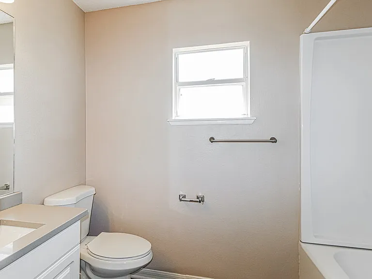 14017 Tudor St — Photo 15