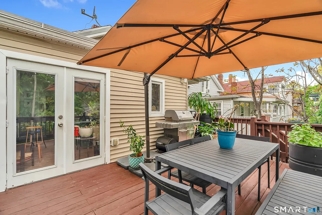 2 bed, 850 sqft, $2,400 — Photo 1