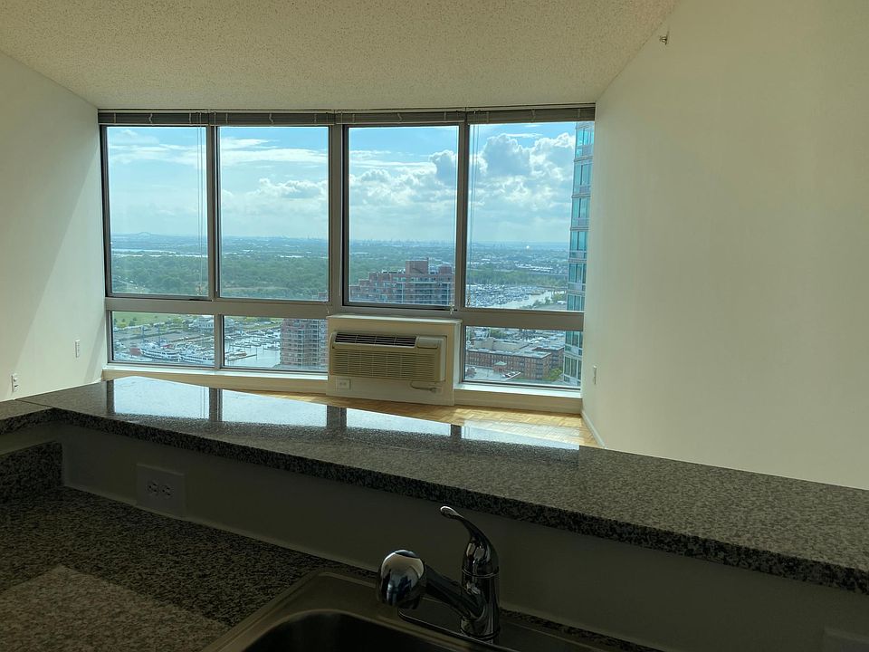 2nd image of 1 Greene St #2908
