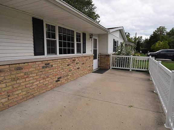 3rd image of 3501 N Oakwood Ave