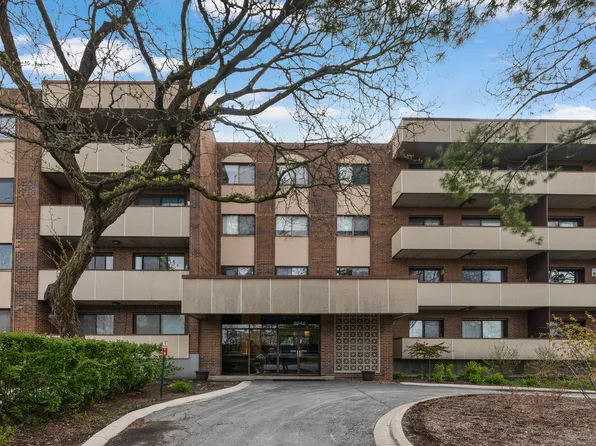 9242 Gross Point Rd APT 411, Skokie, IL 60077
