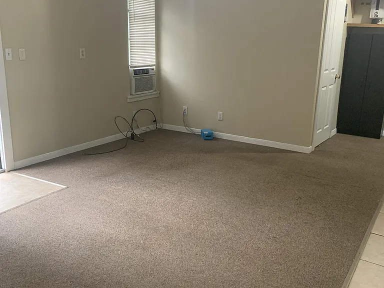 302 1/2 S Burleson St — Photo 3