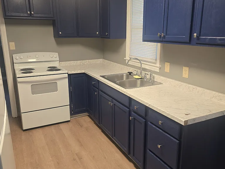 208 Crescent Dr — Photo 3
