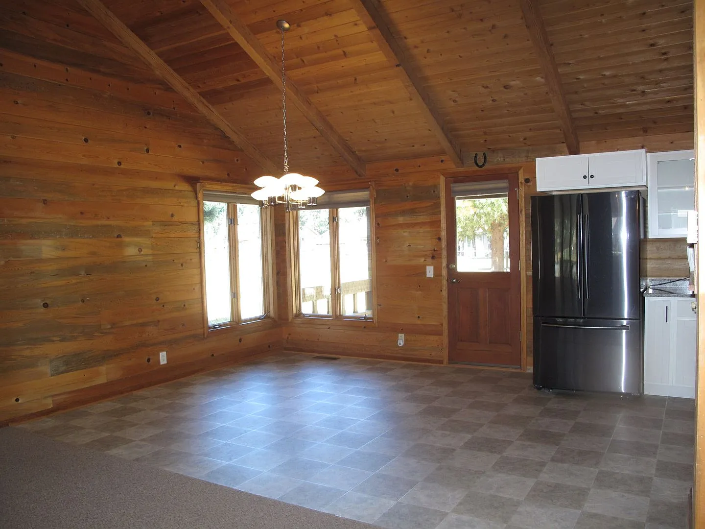 Live in Beautiful Camp Sherman — Photo 3