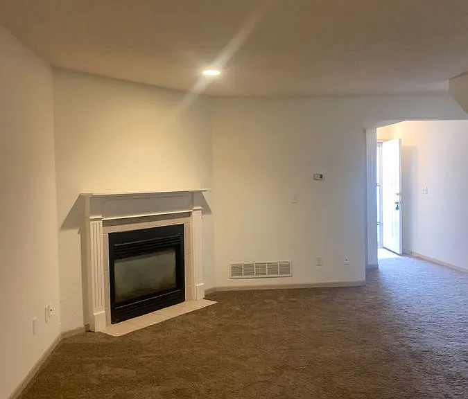 203 NE Dogwood St #C — Photo 6