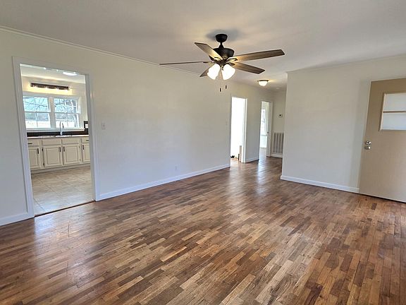 3rd image of 4037 Roseland St