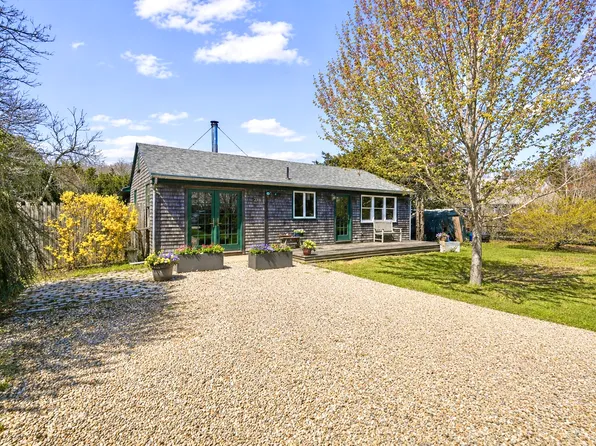 22 Firehouse Ln, Oak Bluffs, MA 02557