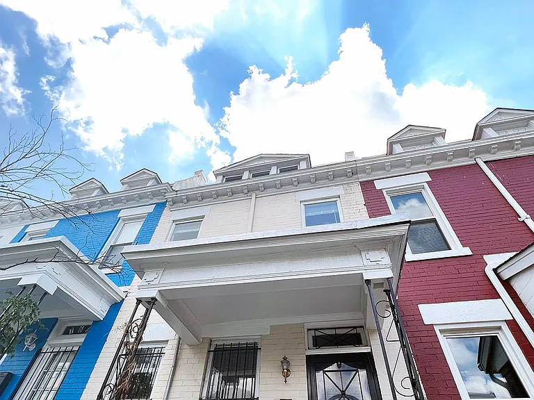 770 Columbia Rd NW — Photo 1