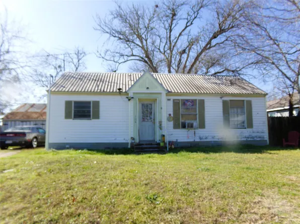 308 E East South St, Weimar, TX 78962