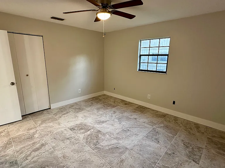 907 Royal Oak Ct — Photo 8