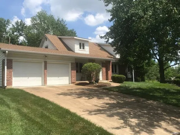 325 Wildforest Dr, Ballwin, MO 63011
