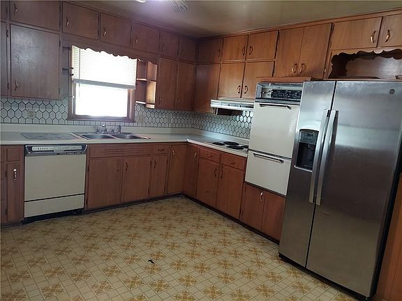 5th image of 4705 E 6th St
