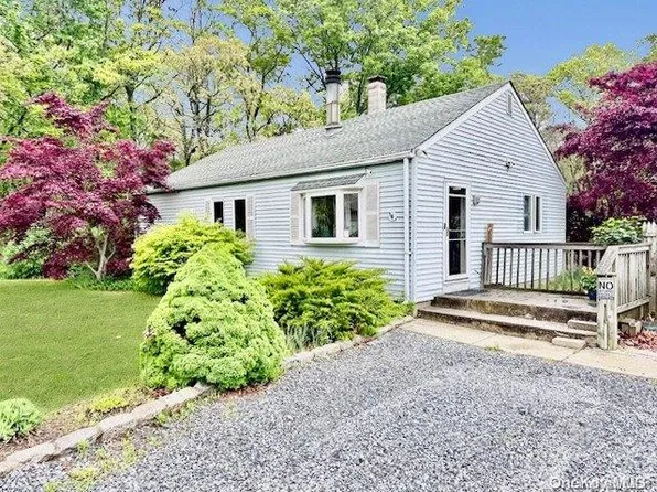 1 Robinwood Street, Mastic, NY 11950