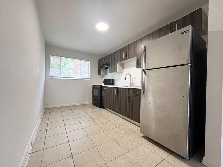 1610 N 25th St #13 — Photo 3