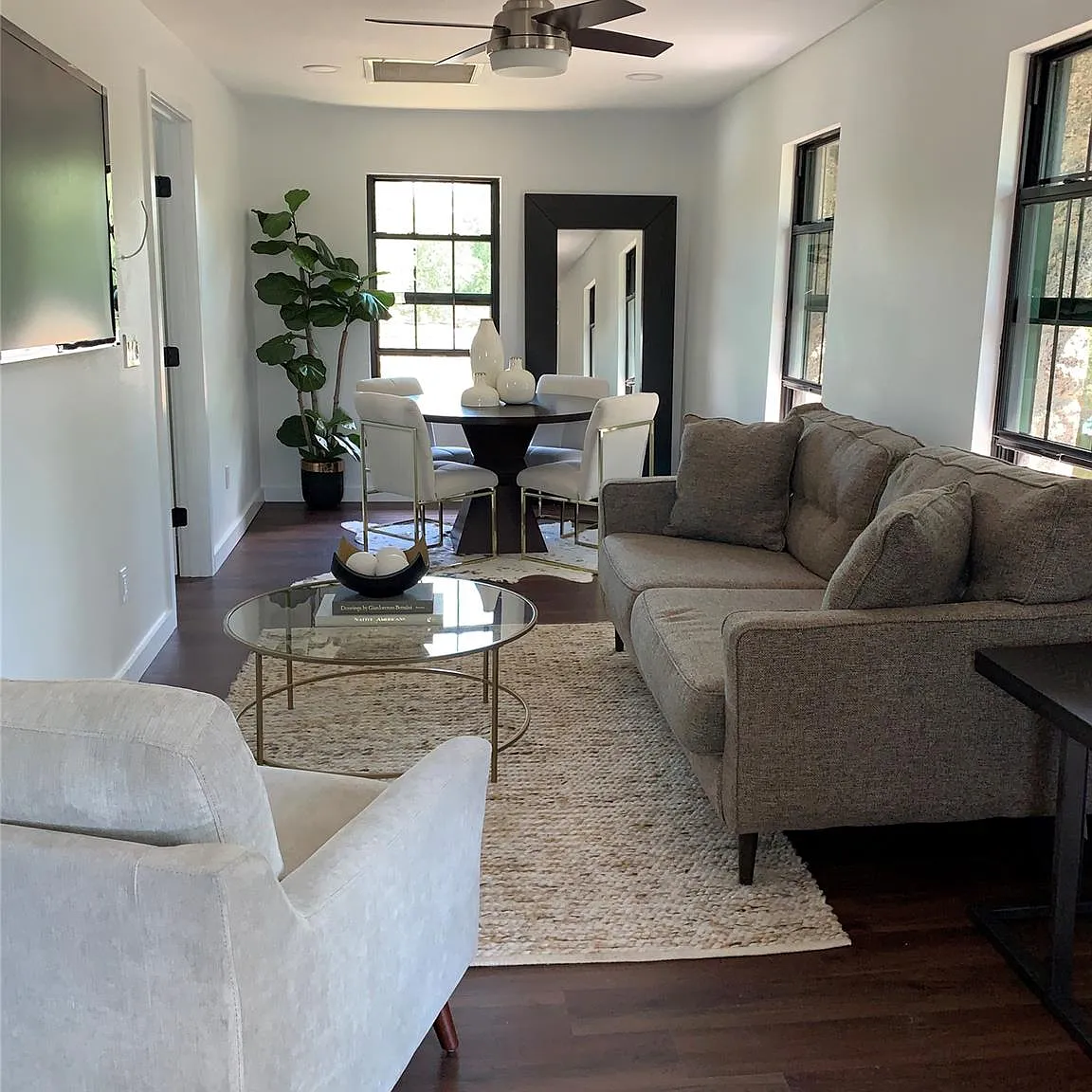 1 bed, 1.0 bath, 700 sqft, $1,200 — Photo 1