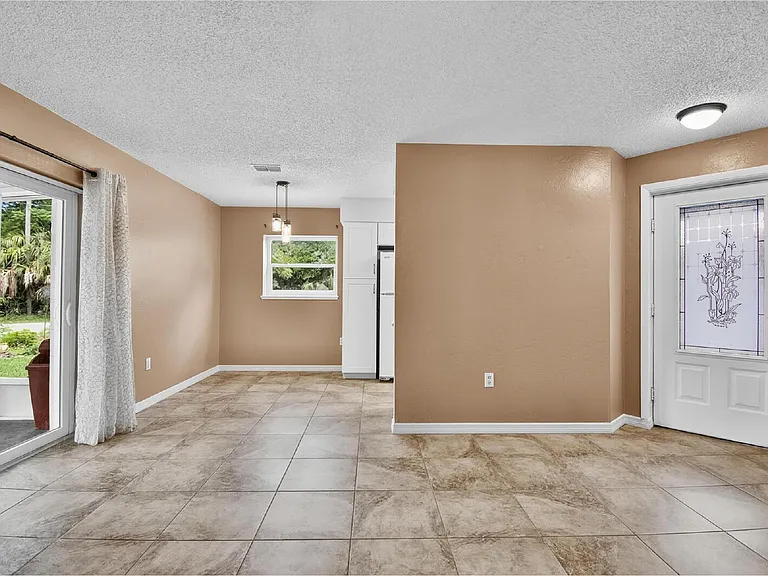 73B Buttonworth Dr — Photo 9