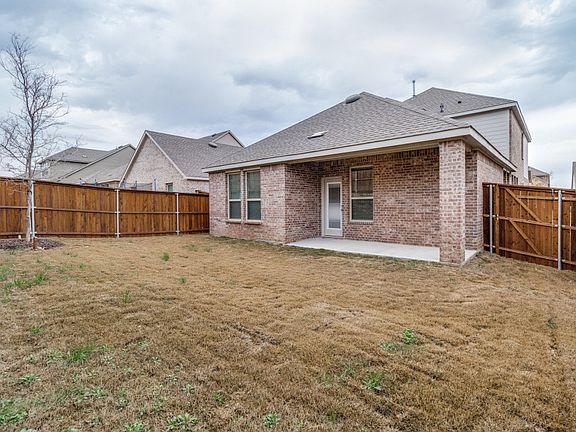 2nd image of 3905 Oak Creek Cir