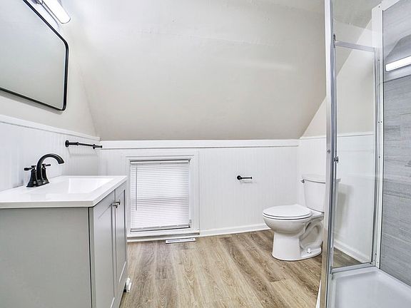 4th image of 247 Barton St Unit 1