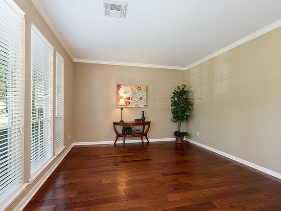 5th image of 3831 Oakland Cir