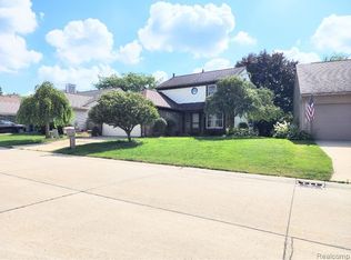 1496 Colony Dr, Rochester Hills, MI 48307
