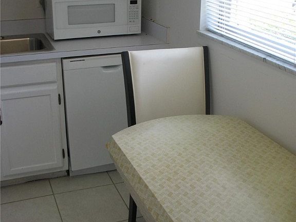 5th image of 21 Pine Arbor Ln APT 105