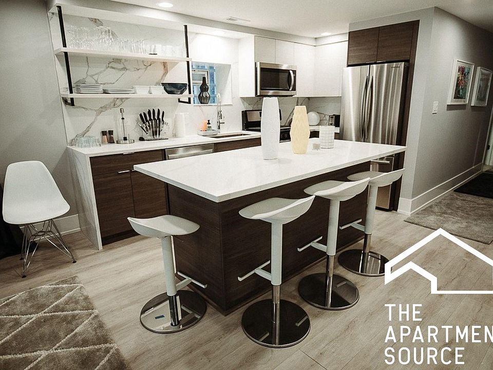 1st image of 1122 N Oakley Blvd #1-G