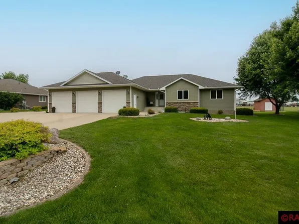454 Valley View Dr, Courtland, MN 56021