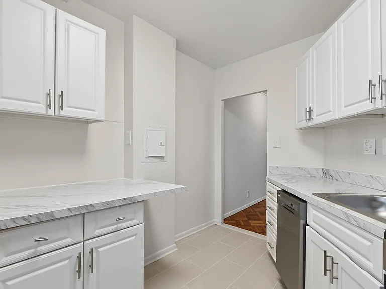 Quebec House Apartments — Photo 16