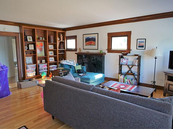 3rd image of 3039 Kalmia St