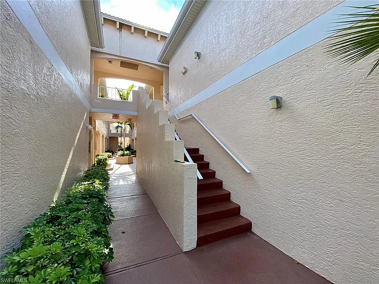 1096 Woodshire Ln #C212 — Photo 23